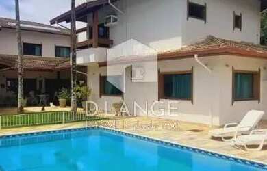 Imagem: A casa em condomínio possui 4 Dormitórios, 4 Banheiros, 5