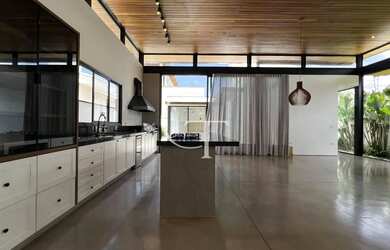 Imagem: A casa em condomínio possui 3 Dormitórios, 3 Banheiros, 4