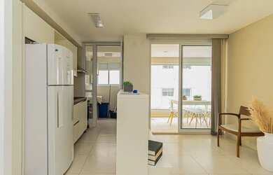 Imagem: O apartamento possui 1 Dormitório, 1 Banheiro, 1 Vaga na garagem