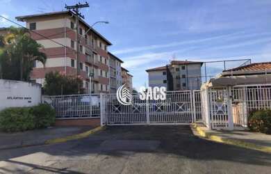 Imagem: O apartamento possui 3 Dormitórios, 1 Banheiro, 1 Vaga na garagem