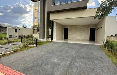 Imagem: A casa em condomínio possui 3 Dormitórios, 4 Banheiros, 4