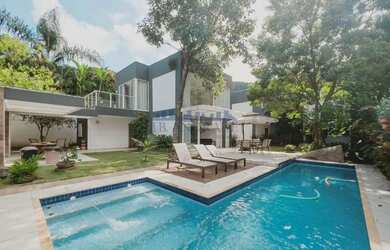 Imagem: A casa em condomínio possui 4 Dormitórios, 5 Banheiros, 4