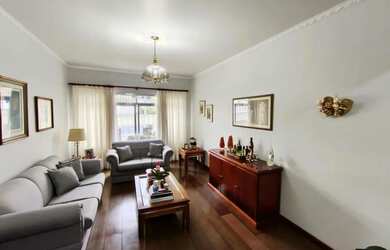 Imagem: A casa possui 4 Dormitórios, 4 Banheiros, 4 Vagas na garagem