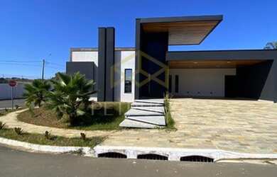 Imagem: A casa em condomínio possui 3 Dormitórios, 4 Banheiros, 4