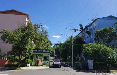 Imagem: O apartamento possui 2 Dormitórios, 1 Banheiro, 1 Vaga na garagem