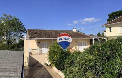 Imagem: A casa possui 3 Dormitórios, 4 Banheiros, 3 Vagas na garagem
