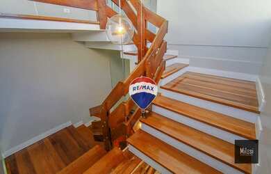 Imagem: A casa possui 4 Dormitórios, 4 Banheiros, 4 Vagas na garagem