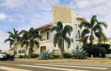 Imagem: A casa em condomínio possui 3 Dormitórios, 4 Banheiros, 2