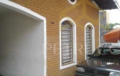 Imagem: A casa possui 3 Dormitórios, 3 Banheiros, 3 Vagas na garagem