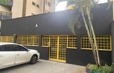 Imagem: O depósito possui 4 Vagas na garagem, 368m² de Área e está