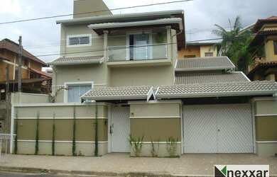 Imagem: A casa possui 3 Dormitórios, 5 Banheiros, 2 Vagas na garagem