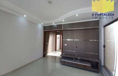 Imagem: A casa possui 3 Dormitórios, 2 Banheiros, 2 Vagas na garagem