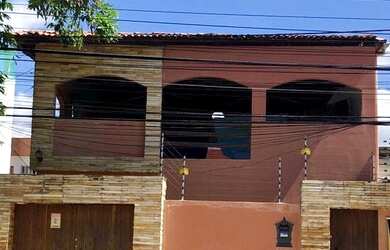 Imagem: A casa possui 4 Dormitórios, 3 Banheiros, 1 Vaga na garagem