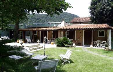 Imagem: A casa possui 5 Dormitórios, 5 Banheiros, 5 Vagas na garagem