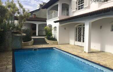 Imagem: A casa possui 5 Dormitórios, 4 Banheiros, 3 Vagas na garagem