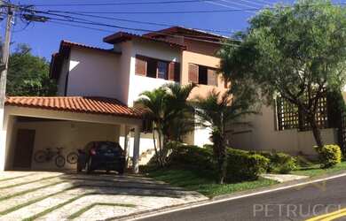 Imagem: A casa em condomínio possui 4 Dormitórios, 4 Banheiros, 4