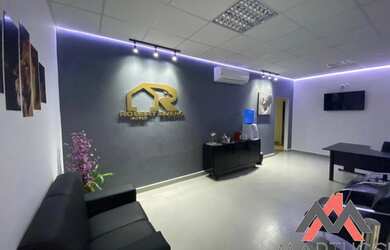 Imagem: O depósito possui 2 Vagas na garagem e 178m² de Área e está