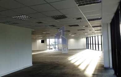 Imagem: O depósito possui 5 Vagas na garagem, 605m² de Área e está