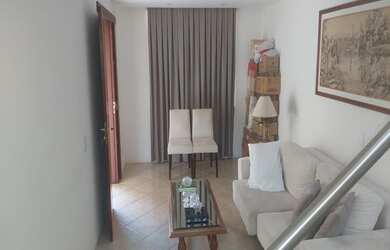 Imagem: A casa possui 3 Dormitórios, 2 Banheiros, 5 Vagas na garagem