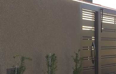 Imagem 1: Casa em avenida. Piscina, 60m² de Área, 2 Vagas na garageme2 Dormitórios