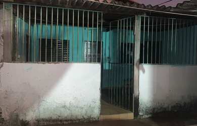 Imagem: A casa possui 2 Dormitórios, 1 Banheiro e está localizado