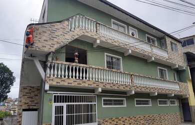 Imagem: A casa possui 5 Dormitórios, 3 Banheiros, 1 Vaga na garagem