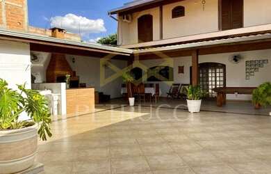 Imagem: A casa possui 2 Dormitórios, 2 Banheiros, 4 Vagas na garagem