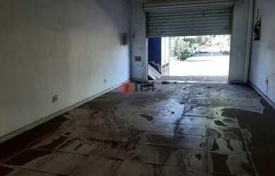 Imagem: O depósito possui 4 Vagas na garagem, 50m² de Área e está