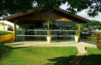 Imagem: A casa em condomínio possui 3 Dormitórios, 1 Banheiro, 1 Vaga