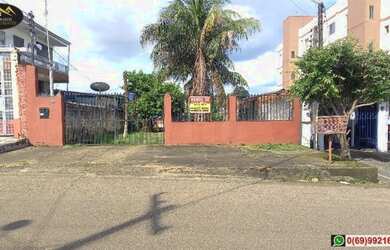 Imagem: A casa possui 4 Dormitórios, 2 Banheiros, 2 Vagas na garagem