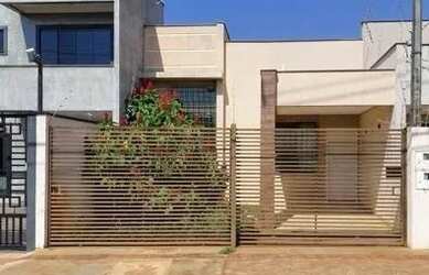 Imagem: A casa possui 2 Dormitórios, 1 Banheiro, 1 Vaga na garagem