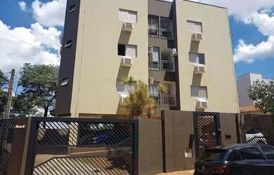 Imagem: O apartamento possui 3 Dormitórios, 1 Banheiro, 2 Vagas na