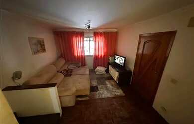 Imagem: A casa possui 2 Dormitórios, 2 Banheiros, 2 Vagas na garagem