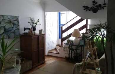 Imagem: O apartamento possui 4 Dormitórios, 3 Banheiros, 2 Vagas na