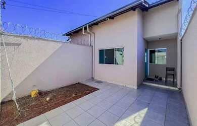 Imagem: A casa possui 2 Dormitórios, 2 Banheiros, 1 Vaga na garagem