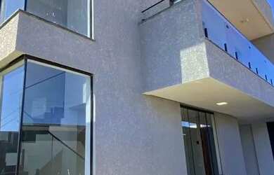 Imagem: A casa possui 5 Dormitórios, 5 Banheiros, 2 Vagas na garagem