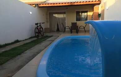 Imagem: A casa possui 2 Dormitórios, 2 Banheiros, 2 Vagas na garagem