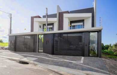 Imagem: A casa possui 1 Dormitório, 4 Banheiros, 4 Vagas na garagem