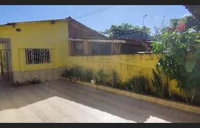 Imagem: A casa possui 1 Dormitório, 1 Banheiro, 2 Vagas na garagem