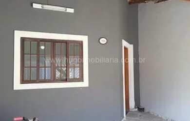 Imagem: A casa possui 2 Dormitórios, 1 Banheiro, 2 Vagas na garagem