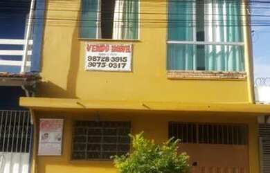 Imagem: A casa possui 4 Dormitórios, 2 Banheiros, 2 Vagas na garagem