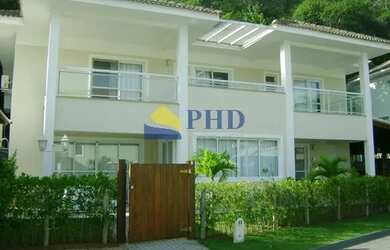 Imagem: A casa em condomínio possui 4 Dormitórios, 5 Banheiros, 303m²