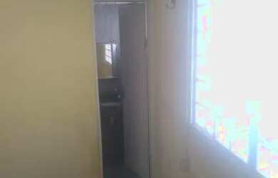 Imagem: A casa possui 4 Dormitórios, 2 Banheiros, 1 Vaga na garagem