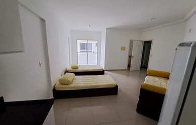 Imagem: O apartamento possui 1 Dormitório, 1 Banheiro, 1 Vaga na garagem