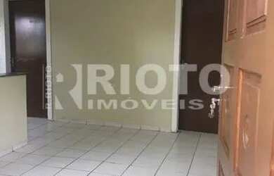 Imagem: A casa possui 2 Dormitórios, 1 Banheiro, 1 Vaga na garagem