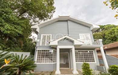 Imagem: A casa possui 4 Dormitórios, 5 Banheiros, 5 Vagas na garagem