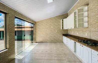 Imagem: A casa em condomínio possui 2 Dormitórios, 1 Banheiro, 4 Vagas