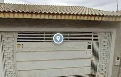 Imagem: A casa possui 2 Dormitórios, 1 Banheiro, 3 Vagas na garagem