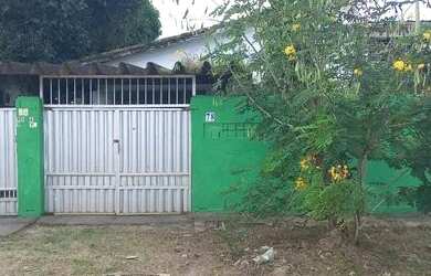 Imagem: A casa possui 4 Dormitórios, 3 Banheiros, 1 Vaga na garagem
