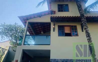 Imagem: A casa em condomínio possui 3 Dormitórios, 2 Banheiros, 2